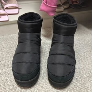 UGG SNOW BOOTS